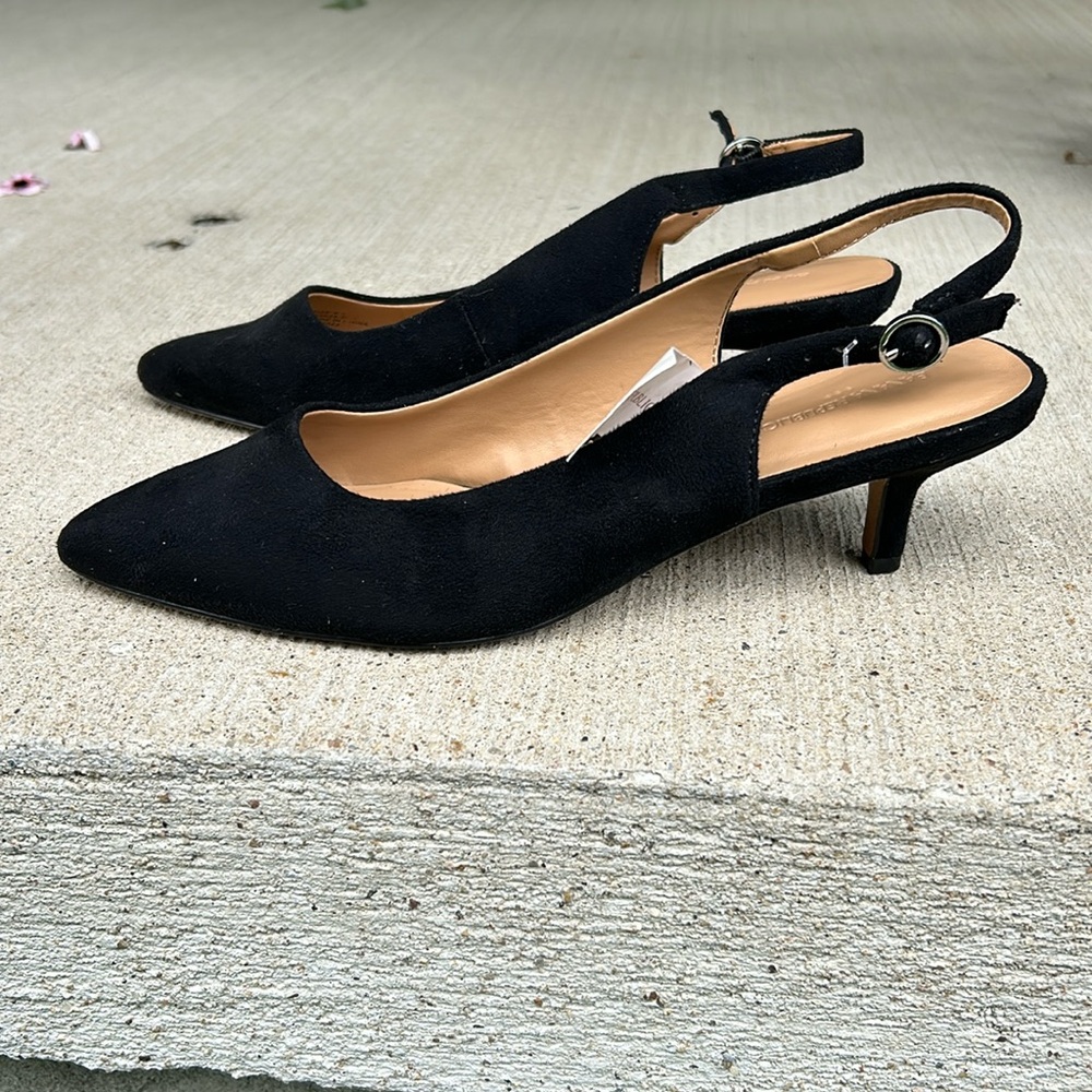 NWT banana republic kitten heels sling back